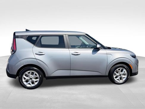 Used 2025 Kia Soul LX w/ LX Technology Package FWD image 9