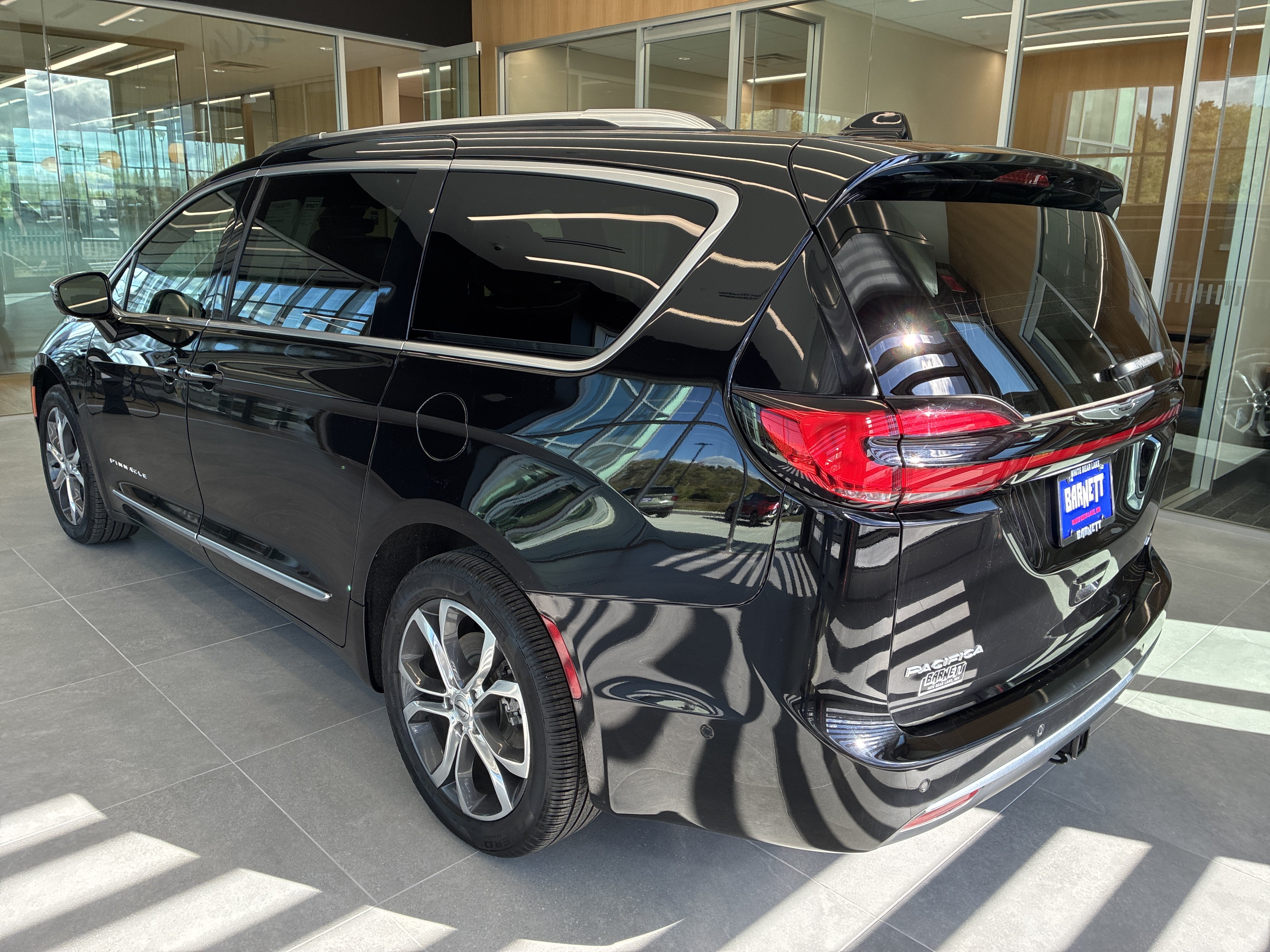 Certified 2024 Chrysler Pacifica Pinnacle w/ Trailer Tow Group AWD/4WD image 6