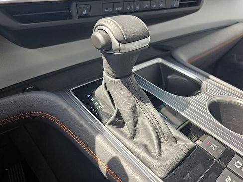 Used 2024 Toyota Sienna XSE FWD image 32