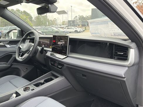 New 2026 Volkswagen Tiguan SE R-Line FWD image 21
