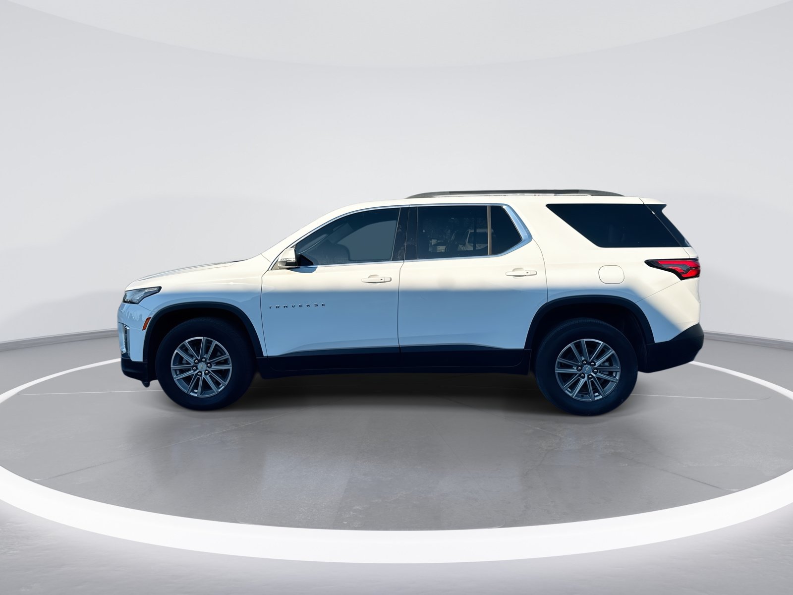 Used 2023 Chevrolet Traverse LT FWD image 6