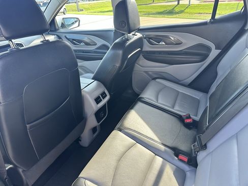 Used 2024 GMC Terrain SLT image 12