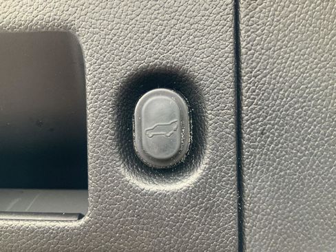 Used 2020 Chevrolet Tahoe LT w/ Luxury Package image 30