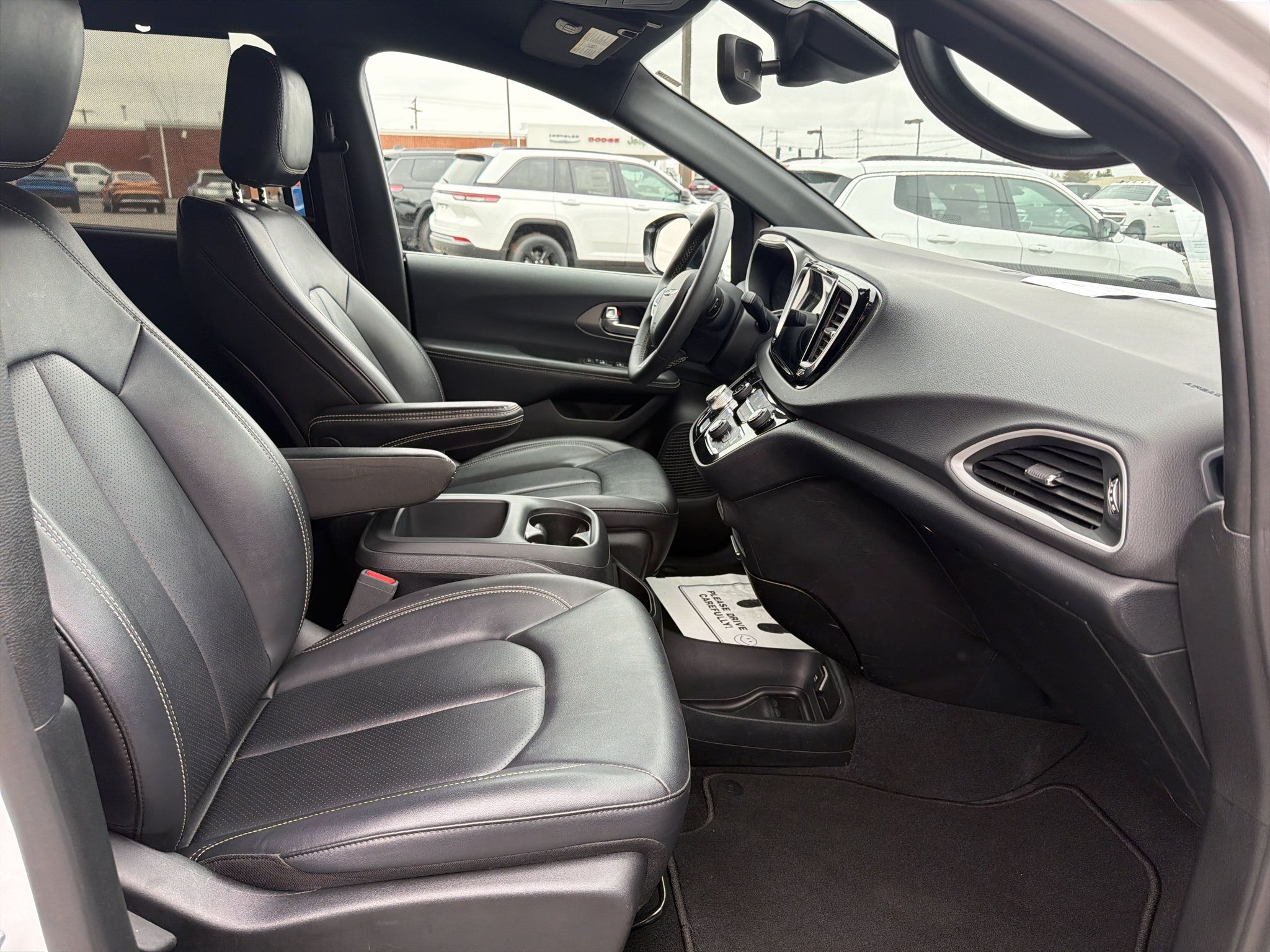 Used 2025 Chrysler Pacifica Select FWD image 20