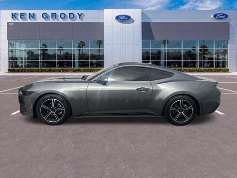 Used 2025 Ford Mustang Coupe RWD image 3