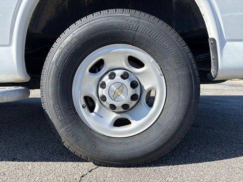 Used 2024 Chevrolet Express 2500 w/ Driver Convenience Package RWD image 16