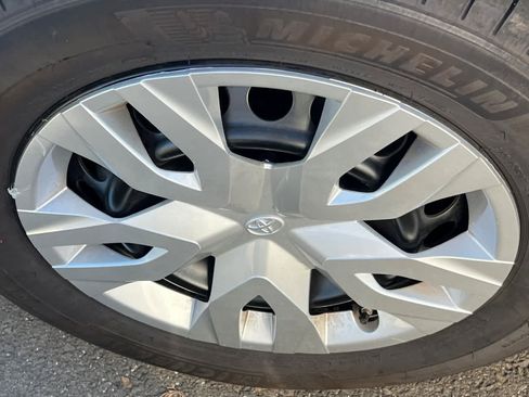 Certified 2024 Toyota Corolla Cross L image 10