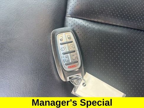 Used 2023 Chrysler Pacifica Touring-L FWD image 49