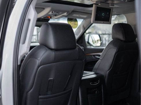 Used 2018 Cadillac Escalade Luxury image 7