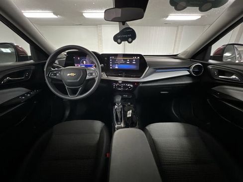 Certified 2025 Chevrolet Trax LT image 19