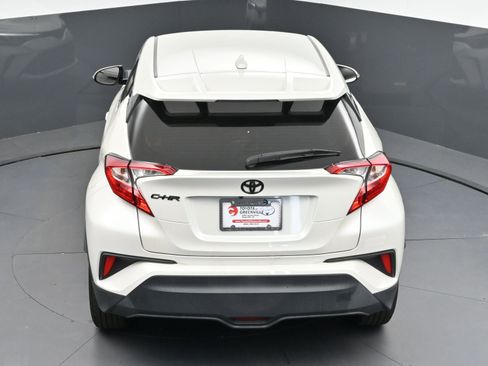 Used 2020 Toyota C-HR LE FWD image 35