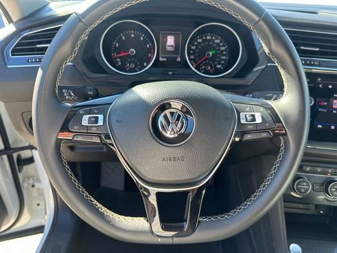 Used 2021 Volkswagen Tiguan SE w/ Panoramic Sunroof Package image 26
