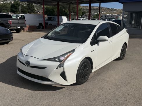 Used 2018 Toyota Prius Two w/ Prius Two Safety Plus Package FWD image 8