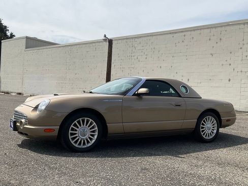 Used 2005 Ford Thunderbird image 48