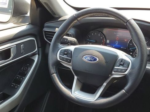Certified 2021 Ford Explorer XLT w/ Equipment Group 202A AWD/4WD image 27