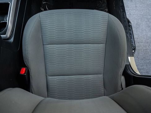 Used 2018 Toyota Tacoma SR5 AWD/4WD image 41