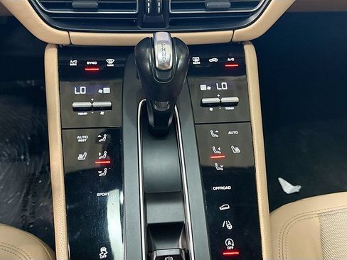Used 2022 Porsche Macan AWD/4WD image 18
