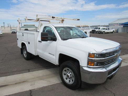 Used 2018 Chevrolet Silverado 3500 W/T AWD/4WD image 4