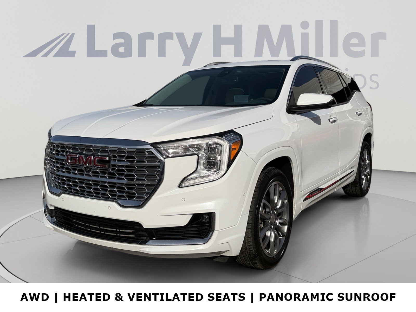 Used 2024 GMC Terrain Denali w/ Denali Premium Package AWD/4WD image 1
