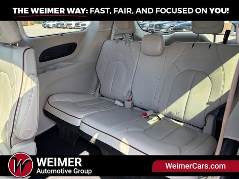Used 2020 Chrysler Pacifica Limited FWD image 25