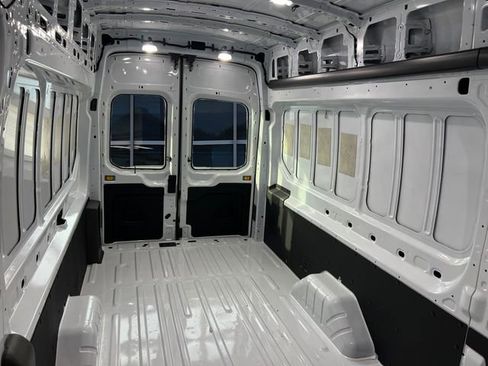 Used 2023 Ford E-Transit 148 High Roof Extended image 13