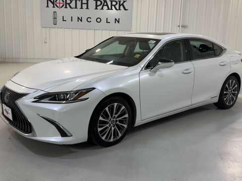 Used 2020 Lexus ES 300h w/ Premium Package image 6