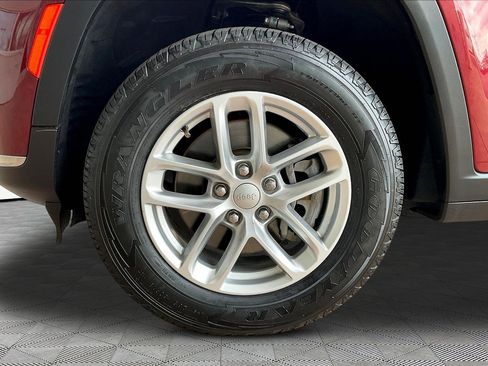Used 2024 Jeep Grand Cherokee L Laredo AWD/4WD image 32