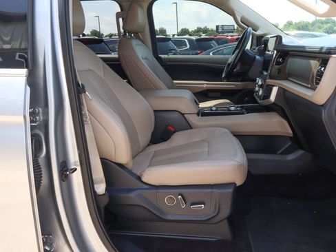 Used 2023 Ford Expedition Limited AWD/4WD image 29