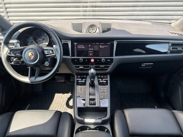 Certified 2026 Porsche Macan AWD/4WD image 18