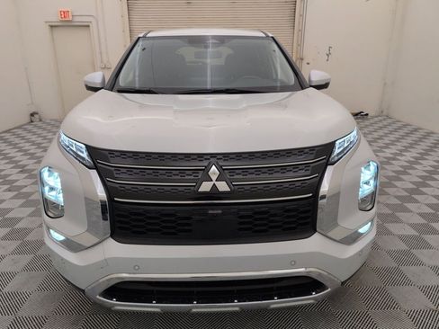 Used 2022 Mitsubishi Outlander SE image 9