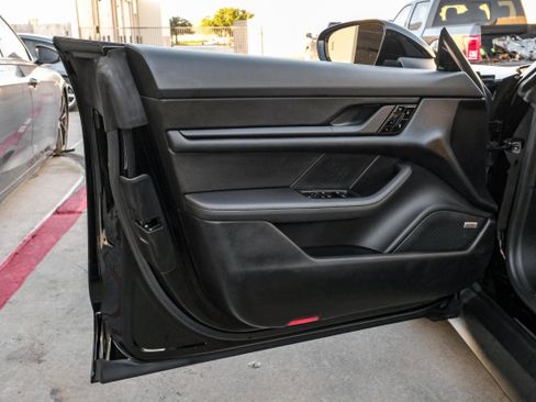 Used 2021 Porsche Taycan image 39