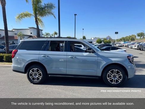 Used 2025 Ford Expedition Active AWD/4WD image 7