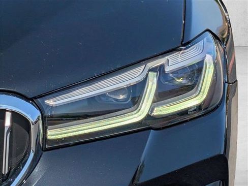 Used 2021 BMW 540i w/ M Sport Package RWD image 9