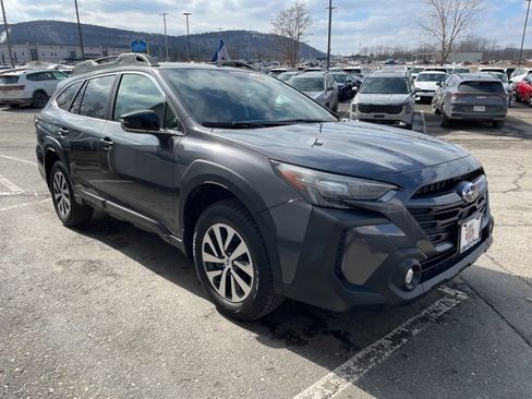 Used 2025 Subaru Outback Premium image 6