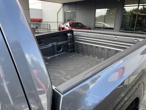 Used 2025 Nissan Frontier SV AWD/4WD image 10