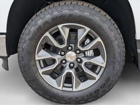 New 2025 Chevrolet Silverado 1500 LT image 9