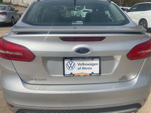 Used 2015 Ford Focus SE w/ SE Ecoboost Package image 3