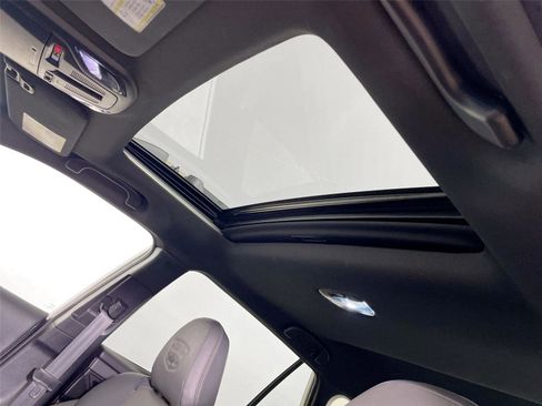 Used 2022 Subaru Outback Wilderness w/ Wilderness Package image 17