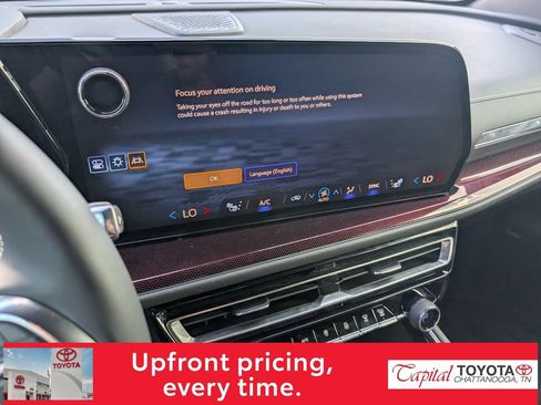 Used 2024 Chevrolet Traverse Z71 w/ Enhanced Driving Package AWD/4WD image 22