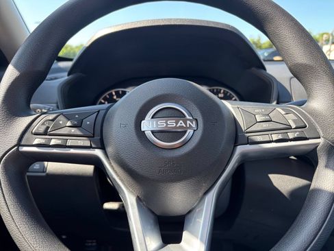 Used 2025 Nissan Altima 2.5 SV FWD image 28