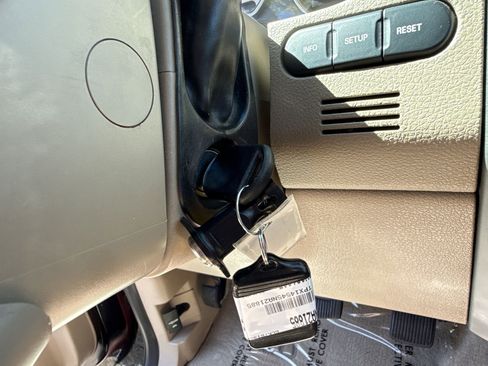 Used 2005 Ford F150 XLT AWD/4WD image 26