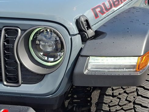 Used 2026 Jeep Gladiator Rubicon AWD/4WD image 9