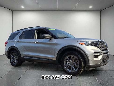 Used 2021 Ford Explorer XLT w/ Equipment Group 202A AWD/4WD image 7