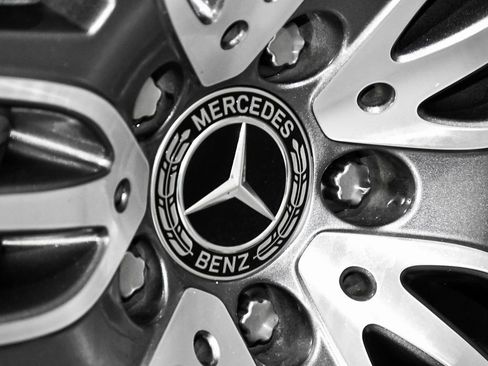 Used 2025 Mercedes-Benz GLS 450 4MATIC image 95