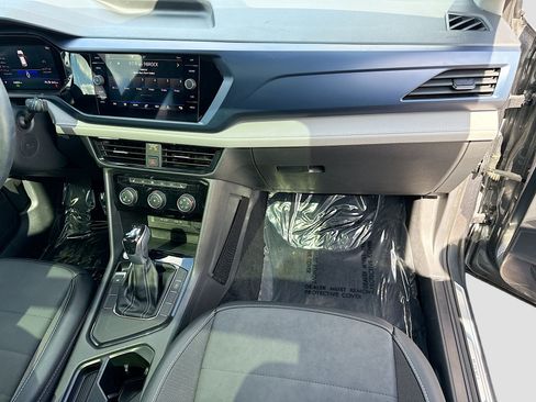 Used 2023 Volkswagen Taos SE w/ Panoramic Sunroof Package FWD image 17