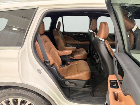 Used 2023 Lincoln Aviator Reserve w/ Elements Package Plus RWD image 13