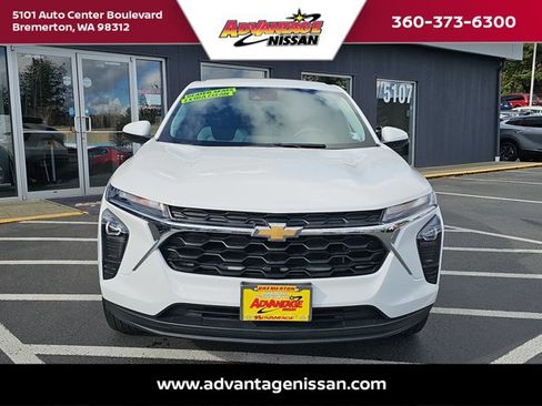 Used 2024 Chevrolet Trax LS w/ LS Convenience Package image 8