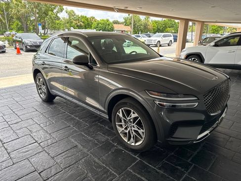 Used 2025 Genesis GV70 2.5T AWD/4WD image 9