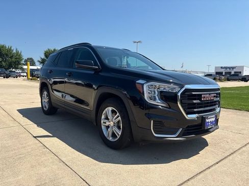 Used 2023 GMC Terrain SLE w/ Driver Convenience Package FWD image 3