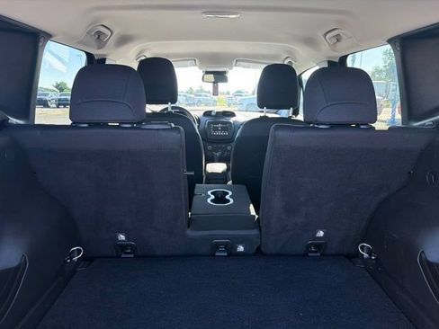 Used 2020 Jeep Renegade Altitude AWD/4WD image 6